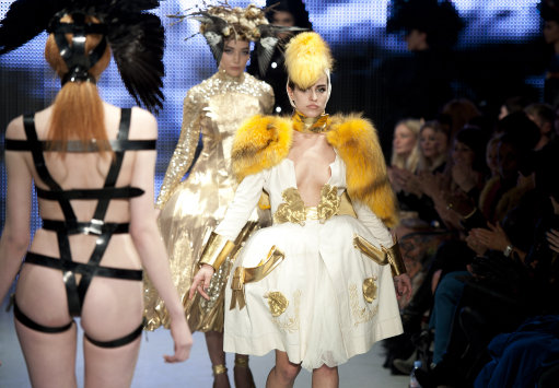 Pam Hogg Catwalk Shows Some Cheek At London Fashion Week – Pictures