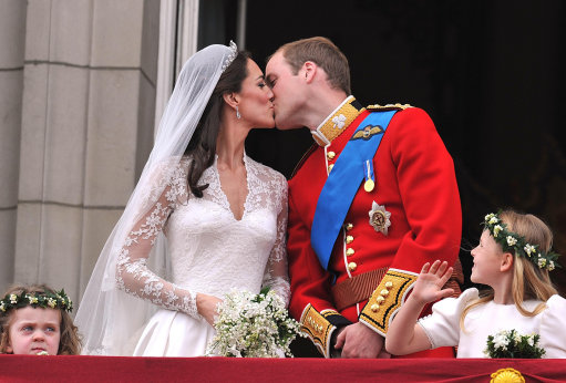 Kate And William’s Balcony Kiss – Pictures