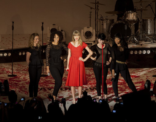 Taylor Swift Turns On The Christmas Lights – London