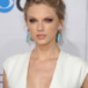 Taylor Swift Wows in White at 39th Annual People’s Choice Awards – Arrivals – Los Angeles